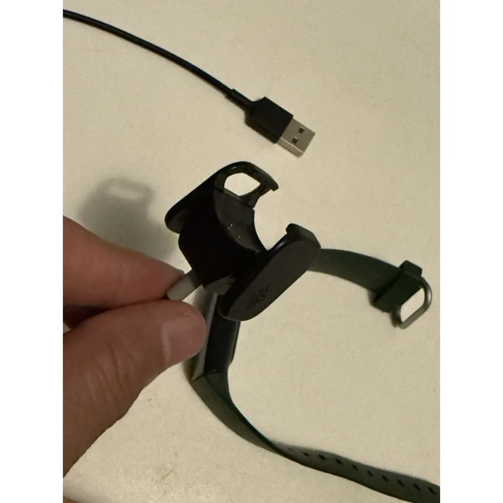 Fitbit Charge 3 Fitness Tracker - FB409 W/ Charger ( No Power ) Asis